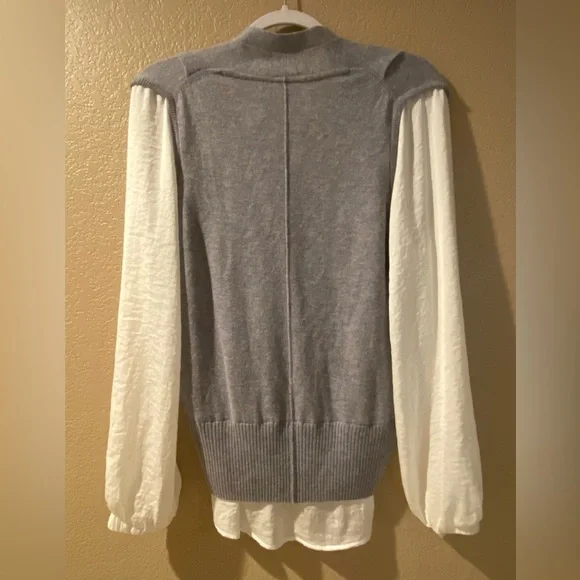 Brochu Walker V-Neck Sweater in Gray and White - Picture 4 of 5